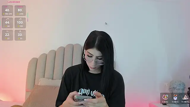 Snapshot of Dasha-b chatting on 11/16/25, 08:14 Dasha-b online show from 11/16/25, 08:14