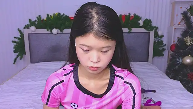 Snapshot of Tina_Kim_ chatting on 12/21/24, 07:45 Tina Kim online show from 12/21/24, 07:45