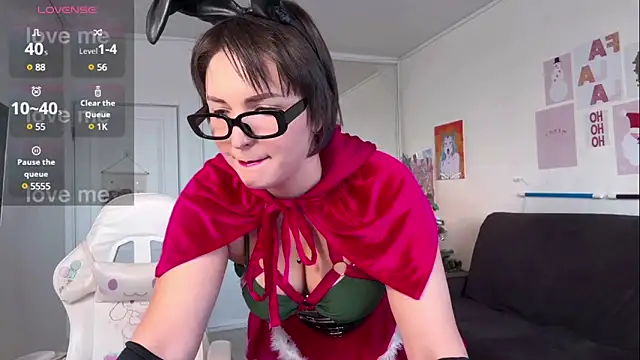 Snapshot of HoneySweetBee chatting on 12/31/24, 12:25 HoneySweetBee online show from 12/31/24, 12:25