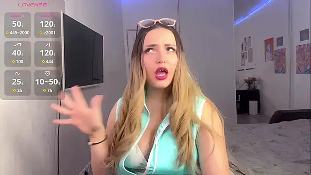 Snapshot of HoneySweetBee chatting on 02/08/25, 03:19 HoneySweetBee online show from 02/08/25, 03:19