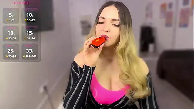 Snapshot of HoneySweetBee chatting on 02/21/25, 01:11 HoneySweetBee online show from 02/21/25, 01:11