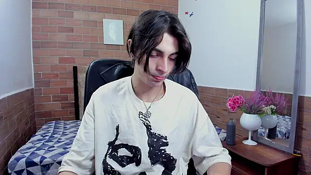 Snapshot of MIKE_HUNTER7 chatting on 12/07/24, 03:36 MIKE HUNTER7 online show from 12/07/24, 03:36