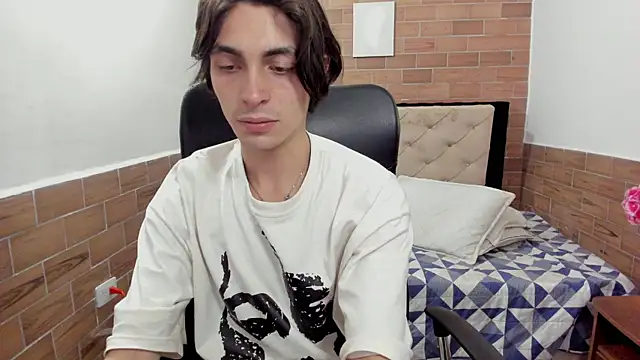 Snapshot of MIKE_HUNTER7 chatting on 12/21/24, 03:47 MIKE HUNTER7 online show from 12/21/24, 03:47