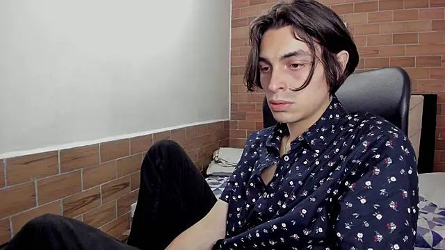 Snapshot of MIKE_HUNTER7 chatting on 01/05/25, 04:25 MIKE HUNTER7 online show from 01/05/25, 04:25