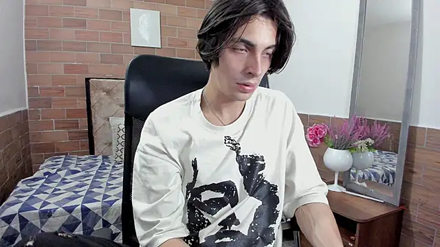 Snapshot of MIKE_HUNTER7 chatting on 01/07/25, 03:57 MIKE HUNTER7 online show from 01/07/25, 03:57