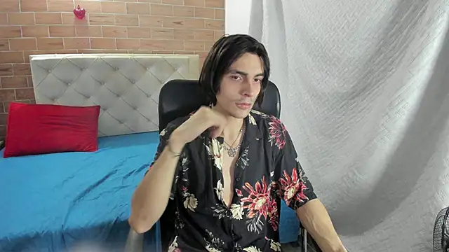 Snapshot of MIKE_HUNTER7 chatting on 02/10/25, 12:29 MIKE HUNTER7 online show from 02/10/25, 12:29