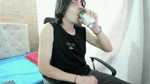 Snapshot of MIKE_HUNTER7 chatting on 02/24/25, 01:42 MIKE HUNTER7 online show from 02/24/25, 01:42