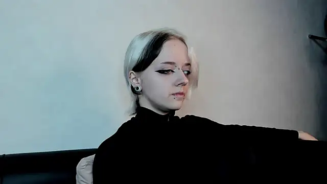 Holy Silvia online show from 02/28/25, 11:58