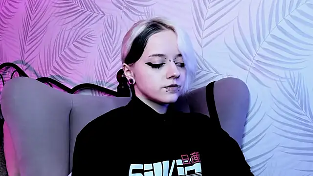 Holy Silvia online show from 03/14/25, 11:23