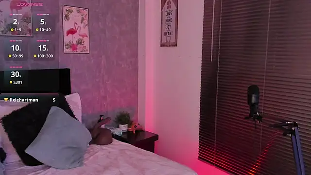 Snapshot of Nathaly-Lopez chatting on 01/31/25, 01:45 Nathaly-Lopez online show from 01/31/25, 01:45