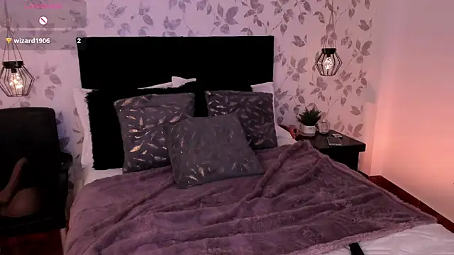 Snapshot of Nathaly-Lopez chatting on 09/30/25, 01:49 Nathaly-Lopez online show from 09/30/25, 01:49