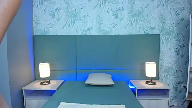 lexiethompson  online show from 10/01/25, 12:11