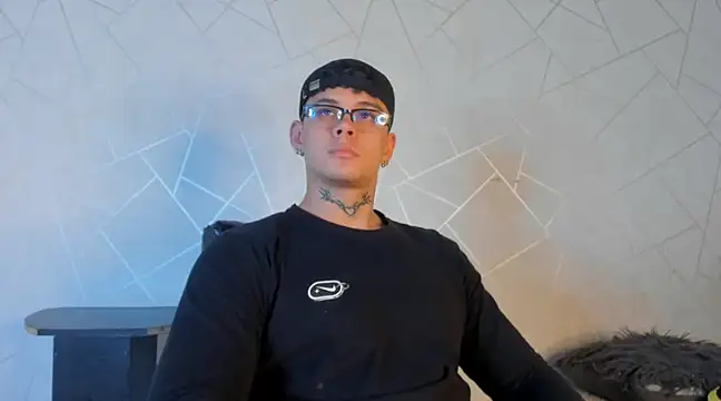 NoahhBrown online show from 12/06/24, 02:24