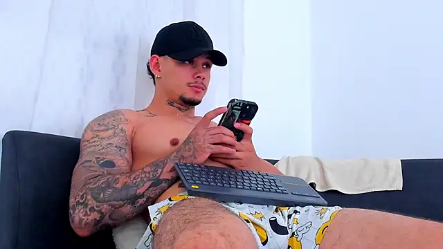 Snapshot of NoahhBrown chatting on 11/07/25, 01:16 NoahhBrown online show from 11/07/25, 01:16