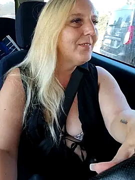 Snapshot of BecciDeluxe chatting on 07/07/26, 03:49 BecciDeluxe online show from 07/07/26, 03:49