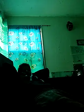 Snapshot of LongDickZee562 chatting on 01/04/25, 04:22 LongDickZee562 online show from 01/04/25, 04:22