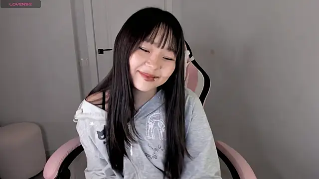 hee young11 online show from 09/17/25, 04:41