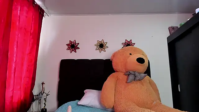 VIOLETMIILLER online show from 12/18/24, 04:28
