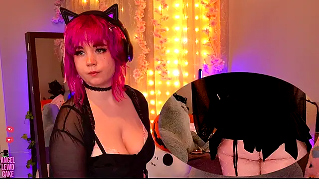Snapshot of Angel-Lewd-Cake chatting on 09/21/25, 03:19 Angel-Lewd-Cake online show from 09/21/25, 03:19