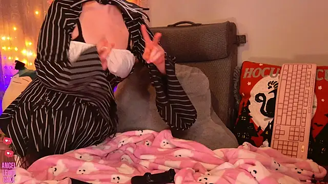 Snapshot of Angel-Lewd-Cake chatting on 11/01/25, 11:18 Angel-Lewd-Cake online show from 11/01/25, 11:18