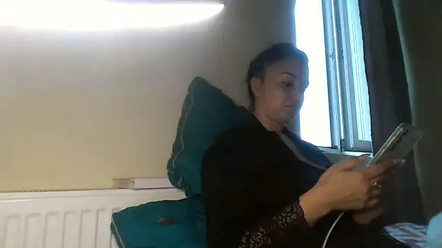 Snapshot of Linusya chatting on 09/09/25, 02:49 Linusya online show from 09/09/25, 02:49