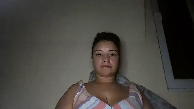Snapshot of Linusya chatting on 09/14/25, 04:39 Linusya online show from 09/14/25, 04:39