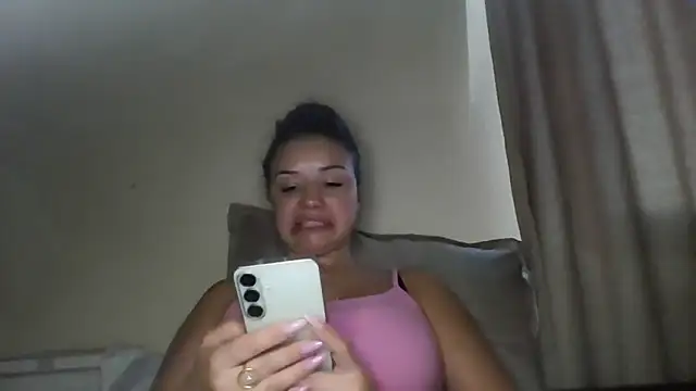 Snapshot of Linusya chatting on 09/17/25, 03:24 Linusya online show from 09/17/25, 03:24