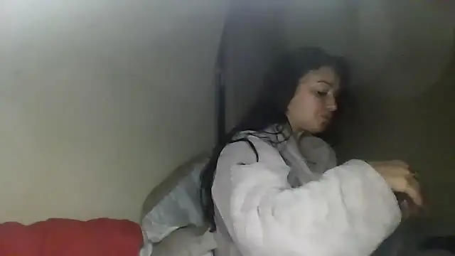 Snapshot of Linusya chatting on 09/21/25, 05:47 Linusya online show from 09/21/25, 05:47