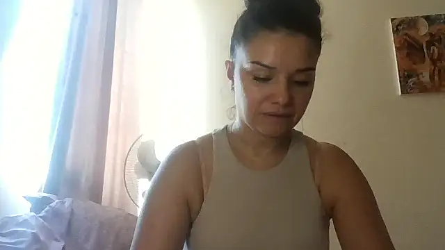 Snapshot of Linusya chatting on 10/08/25, 11:30 Linusya online show from 10/08/25, 11:30