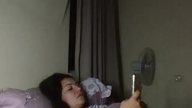 Snapshot of Linusya chatting on 10/11/25, 05:33 Linusya online show from 10/11/25, 05:33