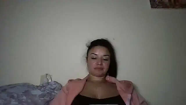 Snapshot of Linusya chatting on 11/07/25, 05:24 Linusya online show from 11/07/25, 05:24