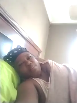 Snapshot of MATUREBUSSTY chatting on 11/03/25, 08:59 MATUREBUSSTY online show from 11/03/25, 08:59