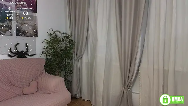 Snapshot of Charlotte_wow chatting on 11/21/25, 10:08 Charlotte wow online show from 11/21/25, 10:08