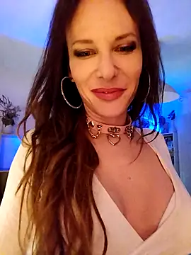 Luna Kitanna online show from 02/02/25, 12:19