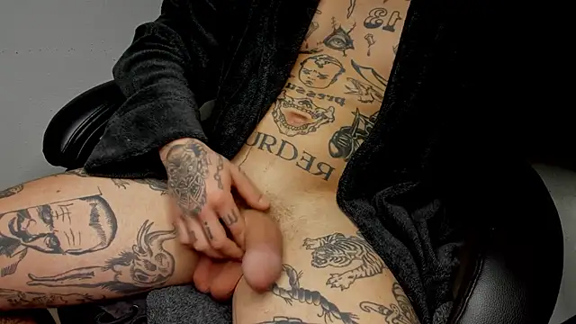 Snapshot of layneinchains chatting on 12/04/24, 11:02 layneinchains online show from 12/04/24, 11:02