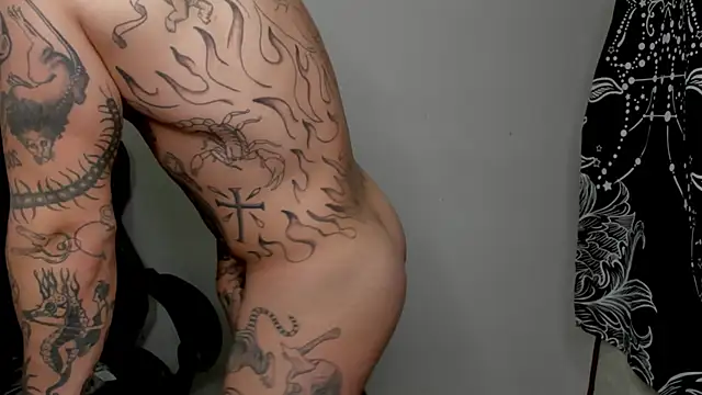 Snapshot of layneinchains chatting on 12/28/24, 11:37 layneinchains online show from 12/28/24, 11:37