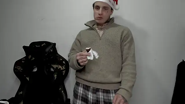 Snapshot of layneinchains chatting on 12/31/24, 03:23 layneinchains online show from 12/31/24, 03:23