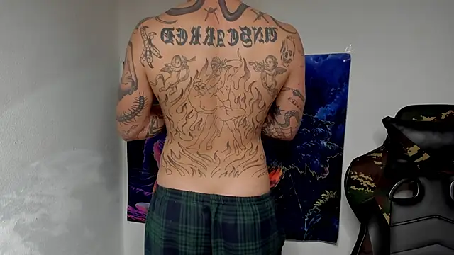 Snapshot of layneinchains chatting on 01/10/25, 12:49 layneinchains online show from 01/10/25, 12:49