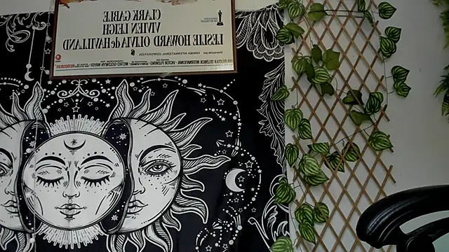 Snapshot of layneinchains chatting on 01/28/25, 11:50 layneinchains online show from 01/28/25, 11:50