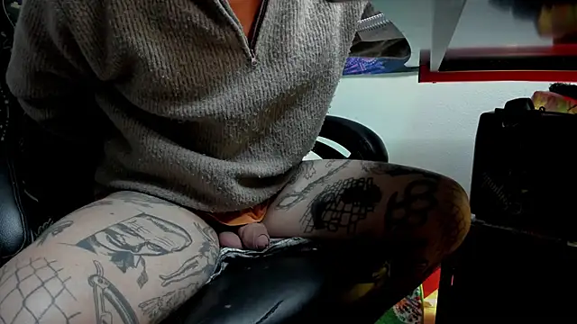 Snapshot of layneinchains chatting on 02/05/25, 06:02 layneinchains online show from 02/05/25, 06:02