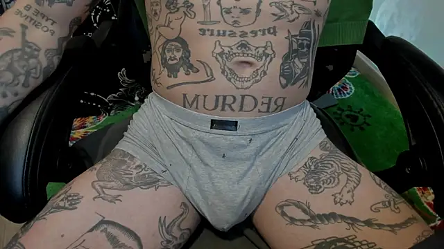 Snapshot of layneinchains chatting on 02/21/25, 04:40 layneinchains online show from 02/21/25, 04:40