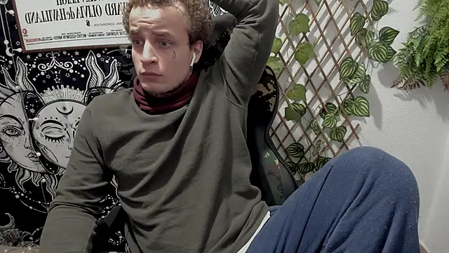 Snapshot of layneinchains chatting on 03/03/25, 04:24 layneinchains online show from 03/03/25, 04:24