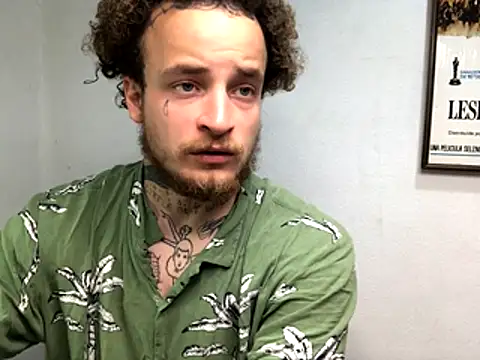 Snapshot of layneinchains chatting on 10/29/25, 07:21 layneinchains online show from 10/29/25, 07:21