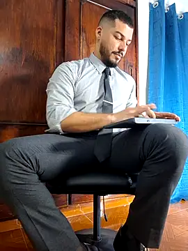 Snapshot of HenryBenso chatting on 10/07/25, 05:10 HenryBenso online show from 10/07/25, 05:10