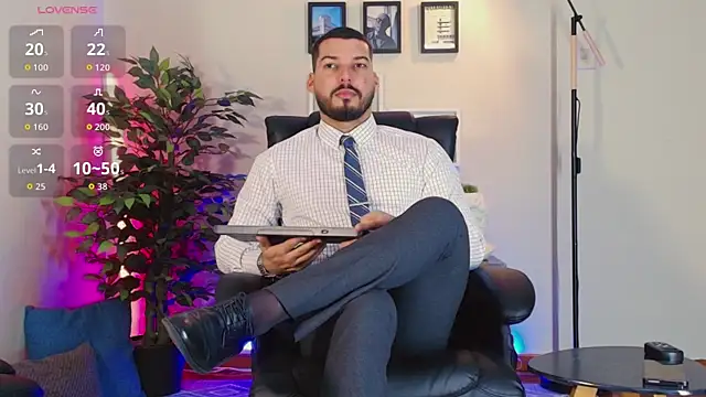 Snapshot of HenryBenso chatting on 10/13/25, 06:08 HenryBenso online show from 10/13/25, 06:08