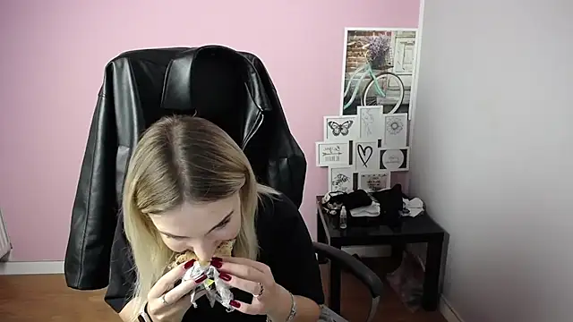 viktoria lovely online show from 10/22/25, 09:31