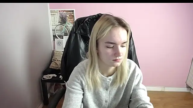 Snapshot of viktoria_lovely chatting on 02/12/26, 07:36 viktoria lovely online show from 02/12/26, 07:36