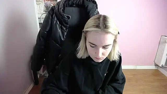 Snapshot of viktoria_lovely chatting on 02/18/26, 08:43 viktoria lovely online show from 02/18/26, 08:43