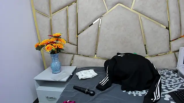 Snapshot of Kloe_Candy1 chatting on 11/12/25, 05:19 Kloe Candy1 online show from 11/12/25, 05:19