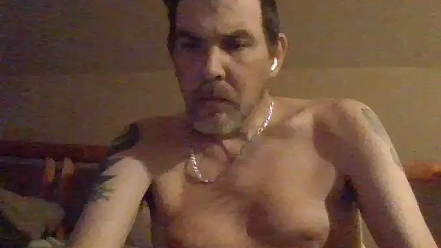 Snapshot of sdmsilver1983 chatting on 10/05/25, 01:20 sdmsilver1983 online show from 10/05/25, 01:20